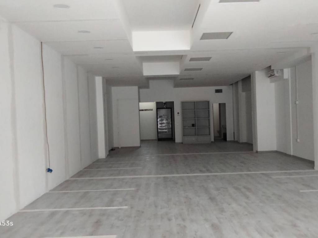 negozio in vendita a Pesaro in zona Pantano