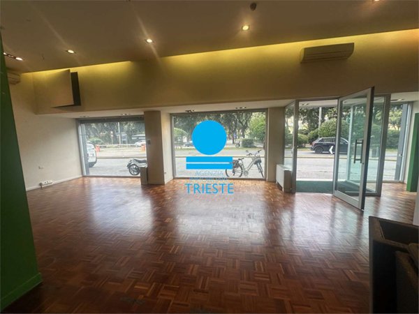 ufficio in vendita a Pesaro in zona Centro Città