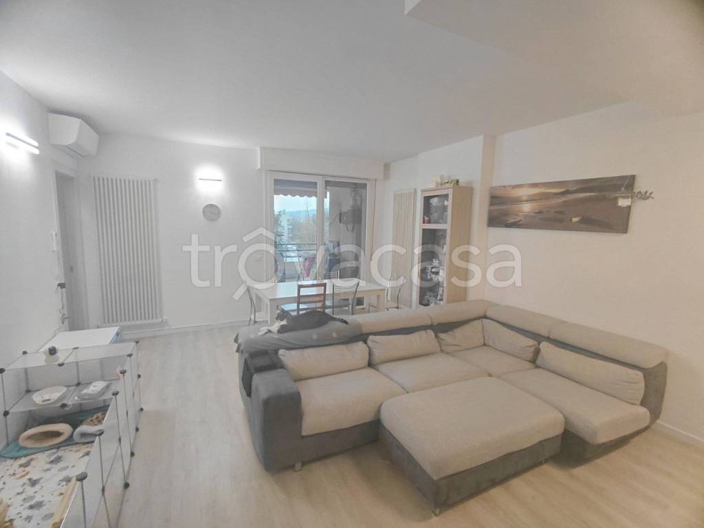 casa indipendente in vendita a Pesaro