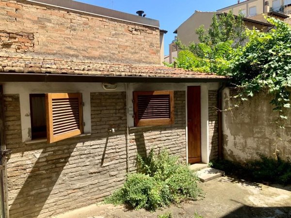 appartamento in vendita a Pesaro in zona Centro Città