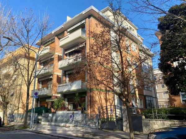 appartamento in vendita a Pesaro in zona Mare