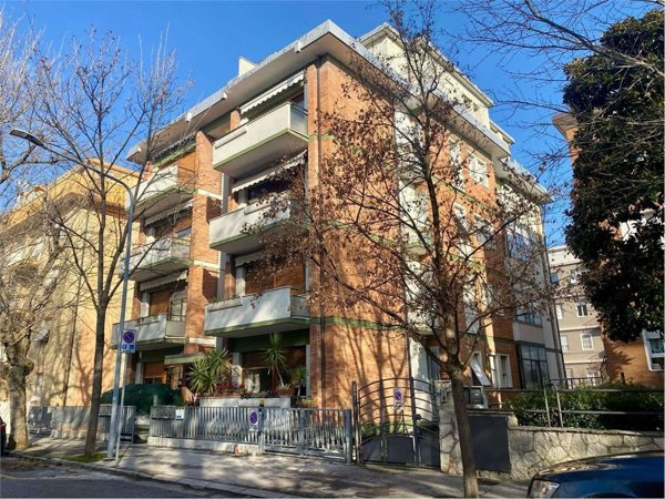 appartamento in vendita a Pesaro in zona Mare