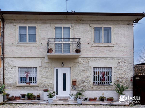 casa indipendente in vendita a Pesaro in zona Mare