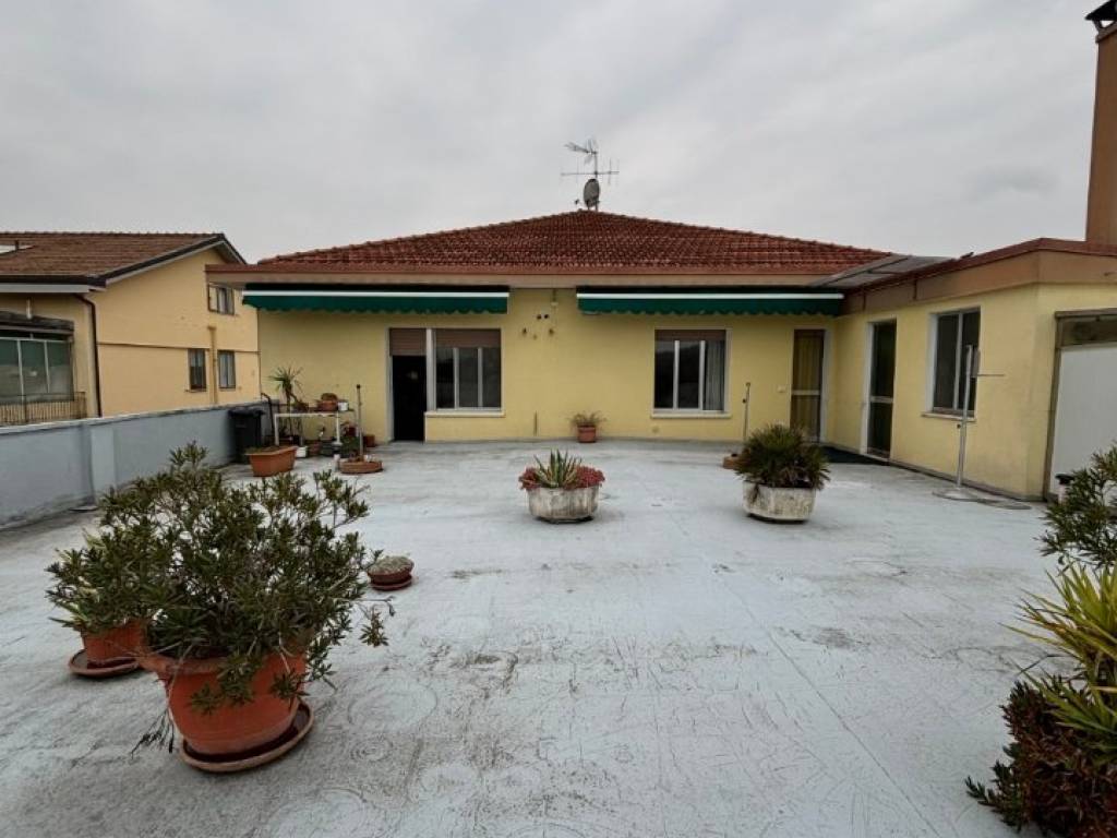 casa indipendente in vendita a Pesaro in zona Santa Veneranda