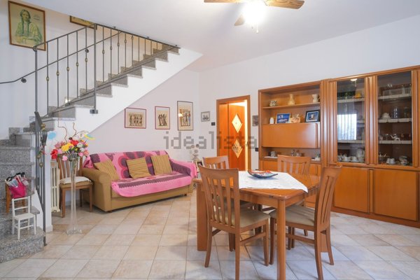 casa indipendente in vendita a Pesaro in zona Tresole