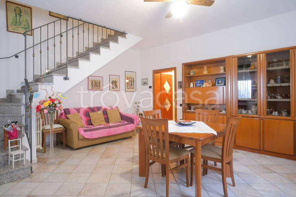 casa indipendente in vendita a Pesaro in zona Novilara