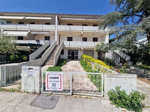 casa indipendente in vendita a Pesaro in zona Case Bruciate