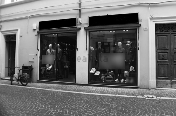 negozio in vendita a Pesaro in zona Centro Città