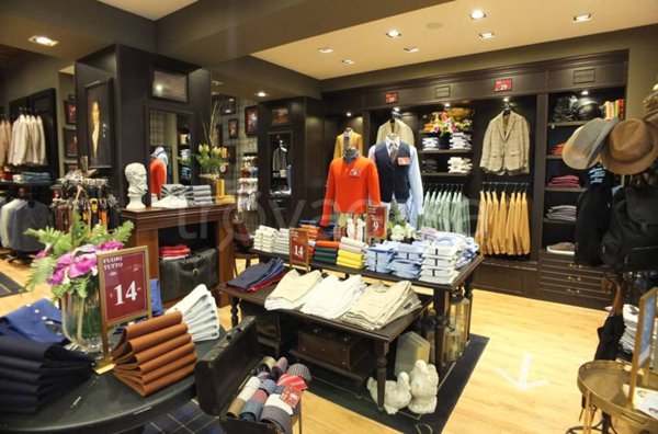 negozio in vendita a Pesaro in zona Centro Città