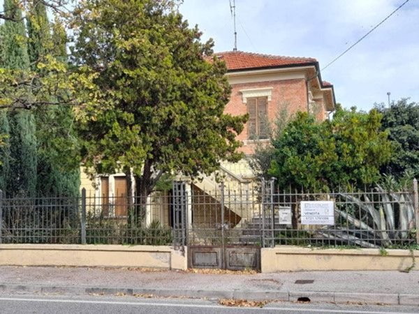 casa indipendente in vendita a Pesaro in zona Mare