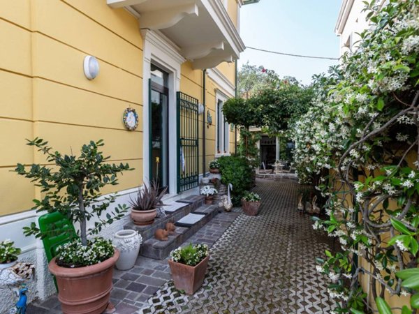 casa indipendente in vendita a Pesaro in zona Mare