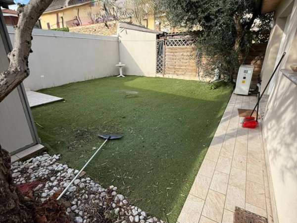 casa indipendente in vendita a Pesaro in zona Soria