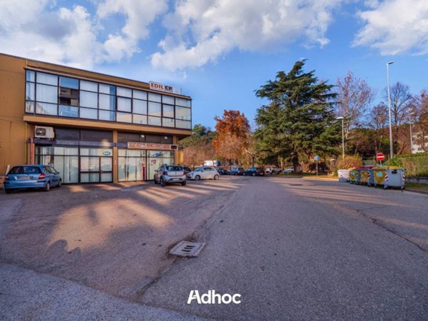 negozio in vendita a Pesaro in zona San Bartolo