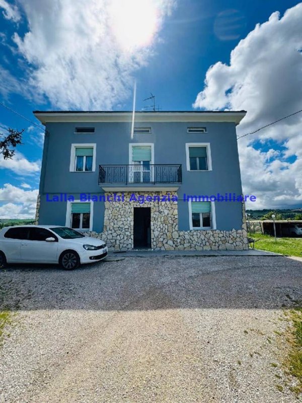 casa indipendente in vendita a Pesaro