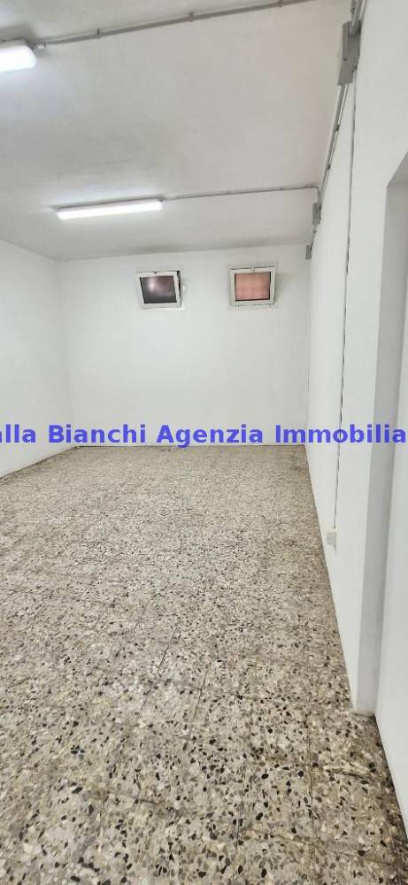 negozio in vendita a Pesaro in zona Centro Città