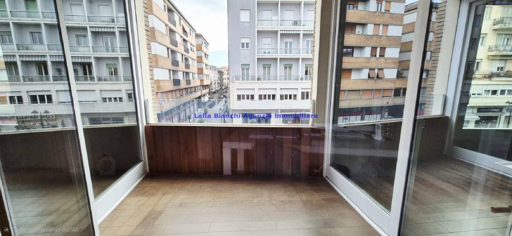appartamento in vendita a Pesaro in zona Centro Città