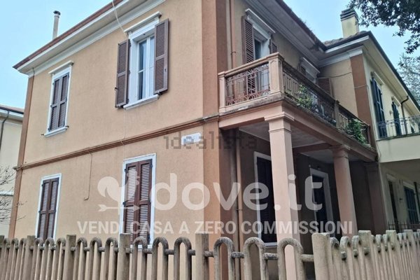 casa indipendente in vendita a Pesaro in zona Mare