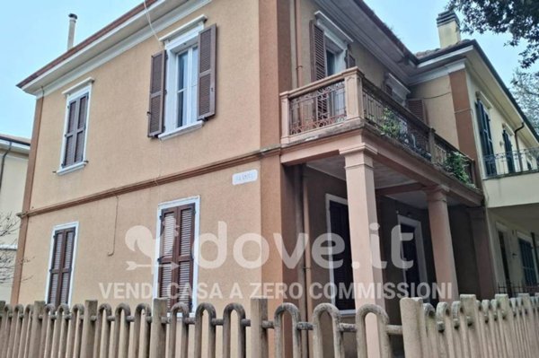casa indipendente in vendita a Pesaro in zona Mare