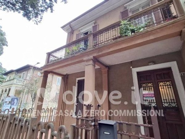 casa indipendente in vendita a Pesaro in zona Mare