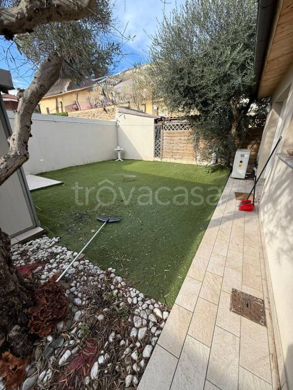 casa indipendente in vendita a Pesaro in zona Soria