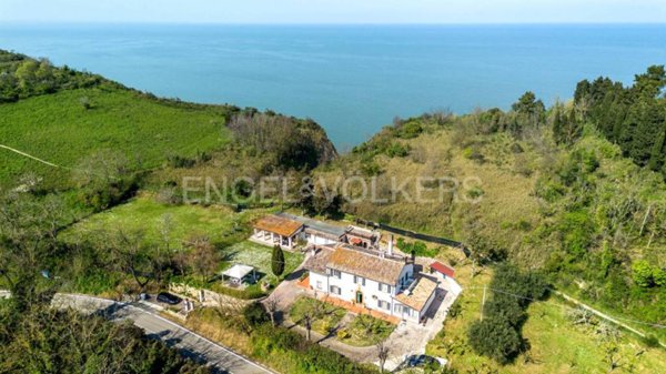 casa indipendente in vendita a Pesaro in zona Fiorenzuola di Focara