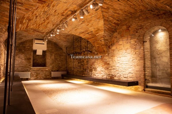 negozio in vendita a Pesaro in zona Centro Città