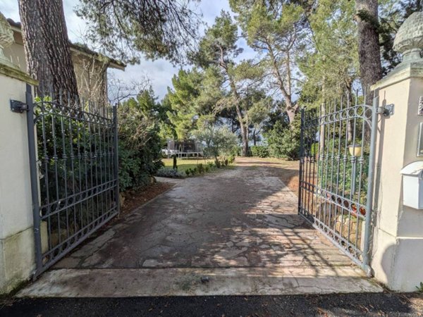 casa indipendente in vendita a Pesaro in zona Trebbiantico