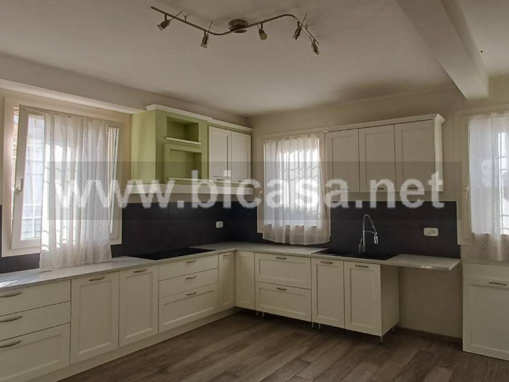 casa indipendente in vendita a Pesaro in zona Soria