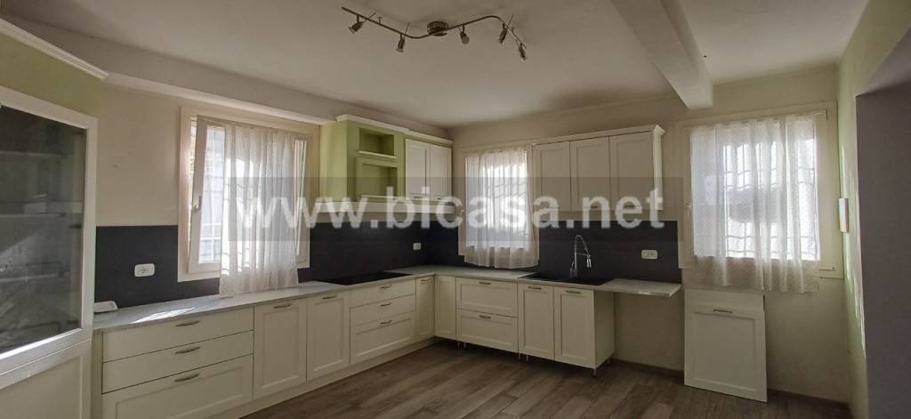 casa indipendente in vendita a Pesaro in zona Soria