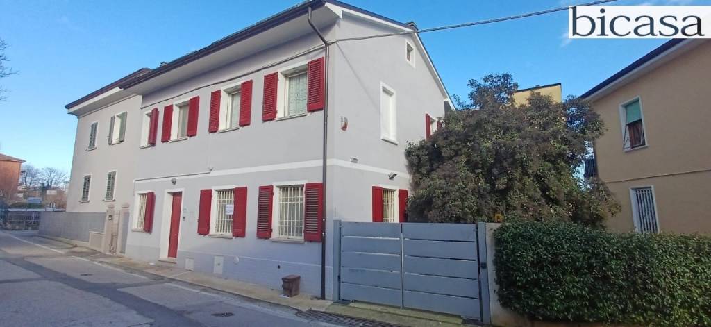 casa indipendente in vendita a Pesaro in zona Soria