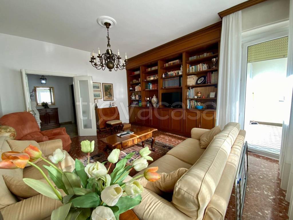 appartamento in vendita a Pesaro in zona Mare