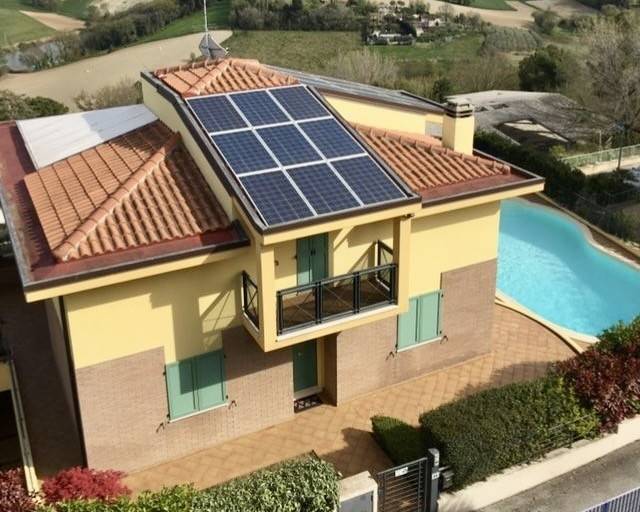 casa indipendente in vendita a Pesaro in zona Trebbiantico