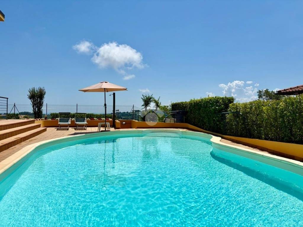 casa indipendente in vendita a Pesaro in zona Mare