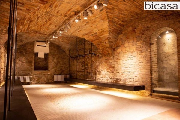 negozio in vendita a Pesaro in zona Centro Città