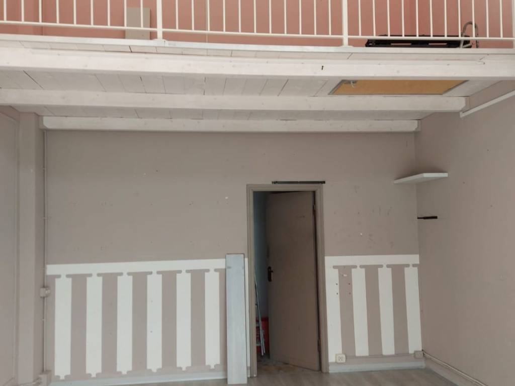 ufficio in vendita a Pesaro in zona Pantano
