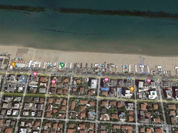 negozio in vendita a Pesaro in zona Mare