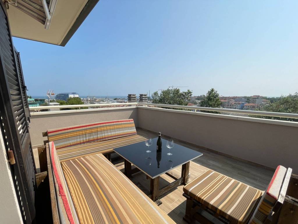 appartamento in vendita a Pesaro in zona Mare