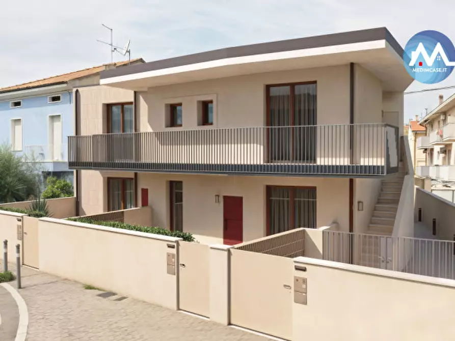casa indipendente in vendita a Pesaro