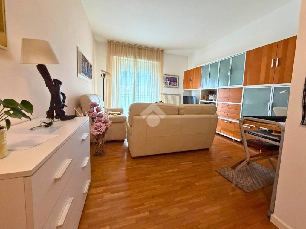 appartamento in vendita a Pesaro in zona Baia Flaminia