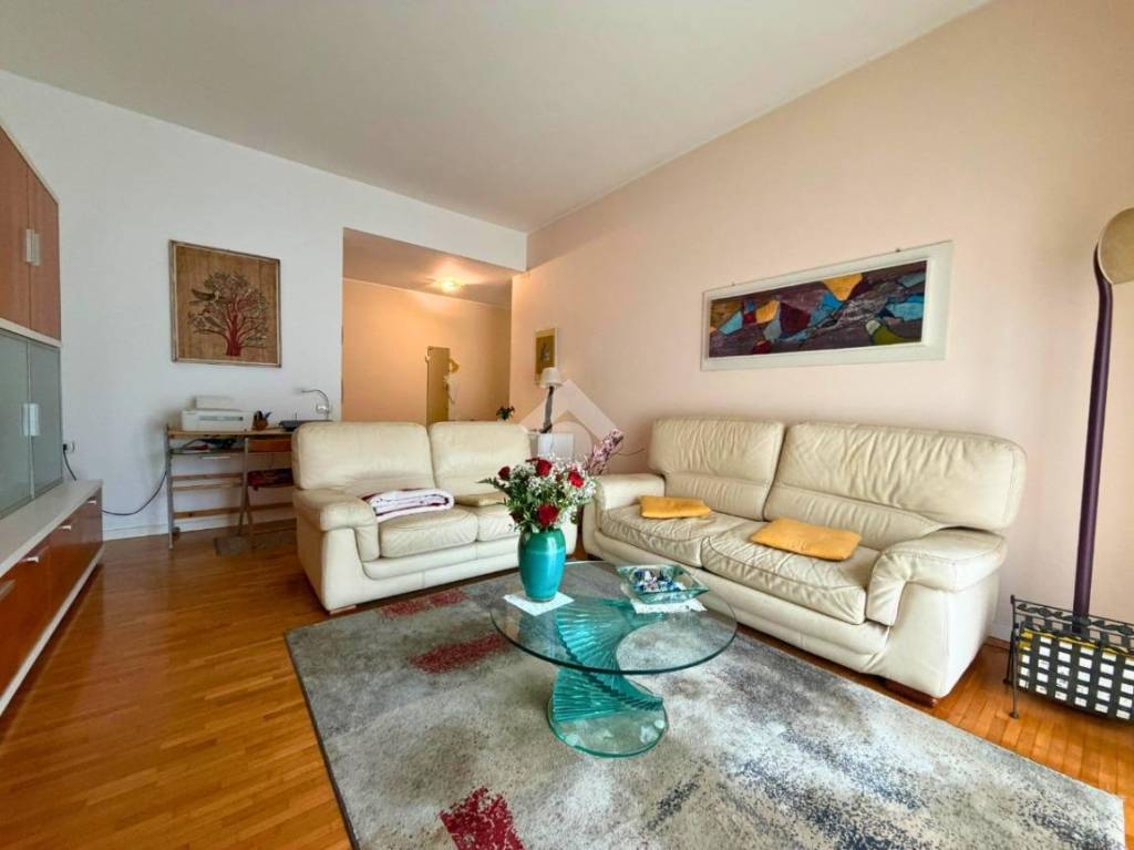 appartamento in vendita a Pesaro in zona Baia Flaminia