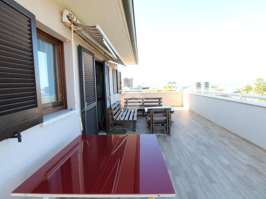 appartamento in vendita a Pesaro in zona Baia Flaminia