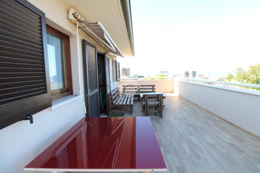 appartamento in vendita a Pesaro in zona Baia Flaminia