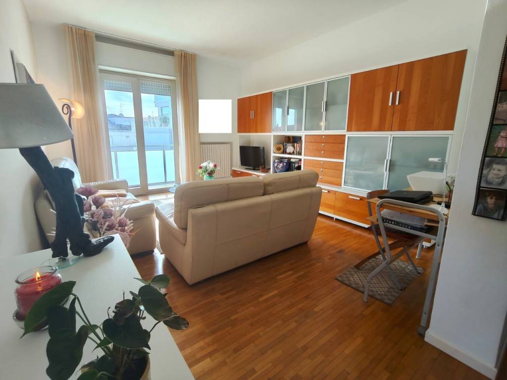 appartamento in vendita a Pesaro in zona Mare