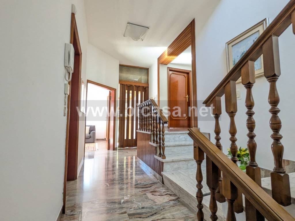 casa indipendente in vendita a Pesaro in zona Montegranaro