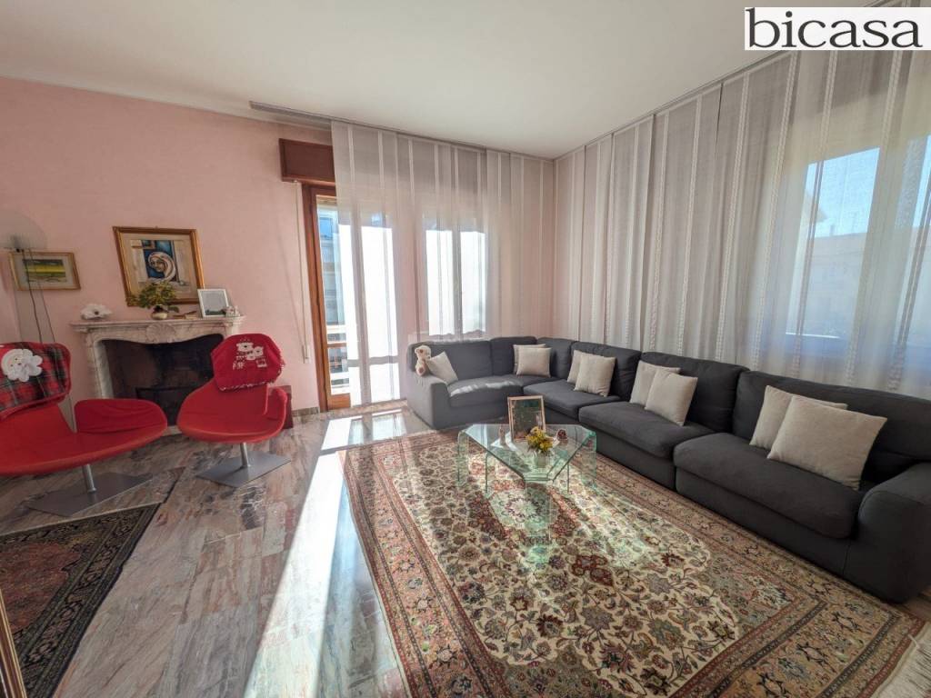 casa indipendente in vendita a Pesaro in zona Muraglia