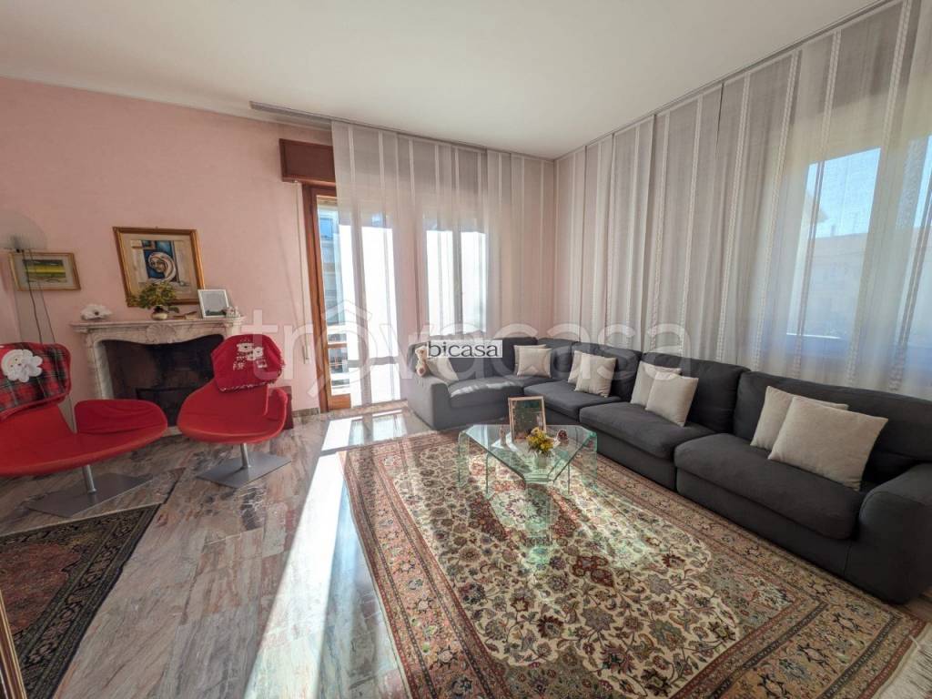 casa indipendente in vendita a Pesaro in zona Muraglia