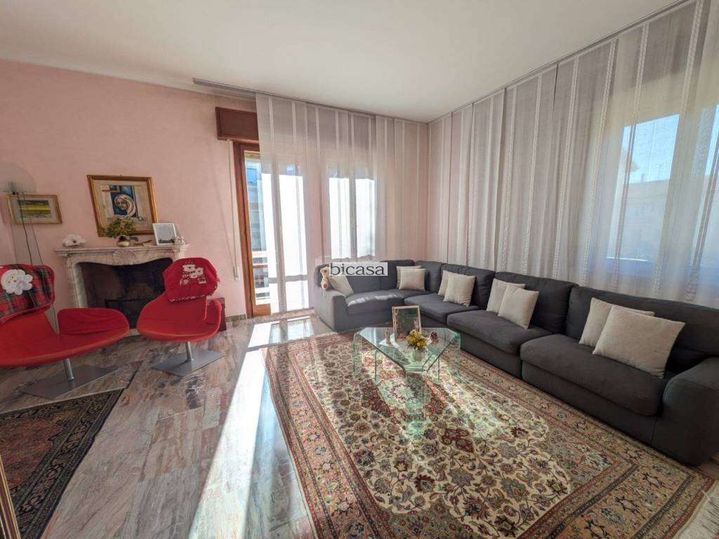 casa indipendente in vendita a Pesaro in zona Muraglia
