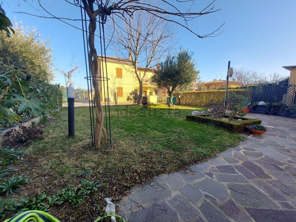 casa indipendente in vendita a Pesaro