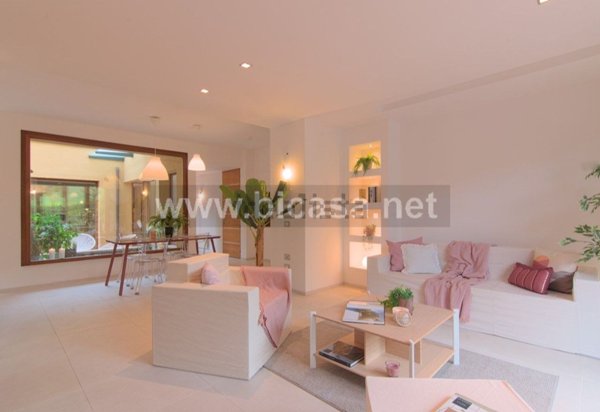 pentavano in vendita a Pesaro in zona Centro Città