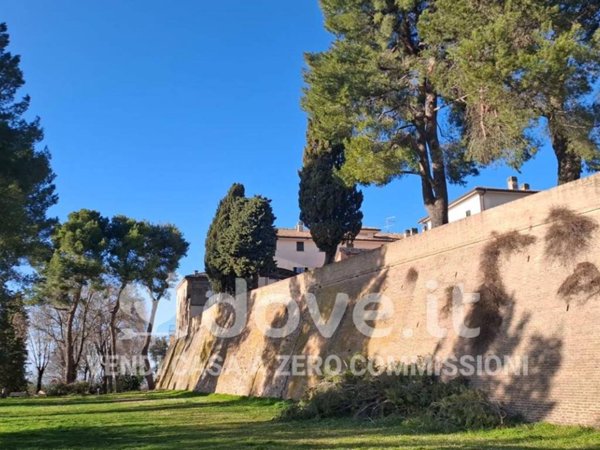 intera palazzina in vendita a Pesaro in zona Ginestreto